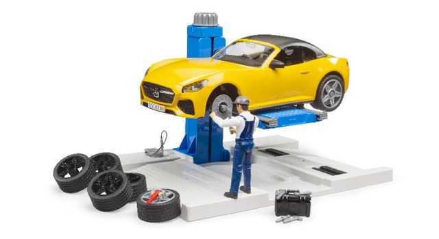 Centre d'entretien automobile bworld avec roadster BRUDER